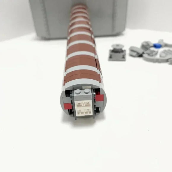 LEGO Super Heroes Thor's Hammer (76209) - Picture 6 of 7